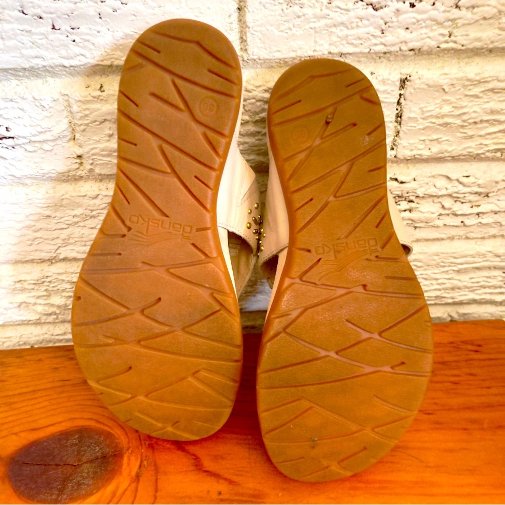 Dansko Leather Women’s Benita Flip Flop Sandals Ivory Full Grain Suede - Picture 5 of 7